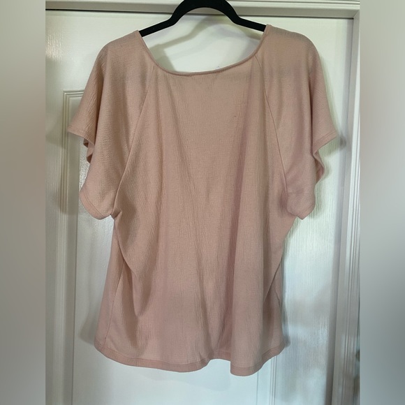 Pepper & Zoe Pink Tee with Buttons | XL Made in Canada - Picture 2 of 4